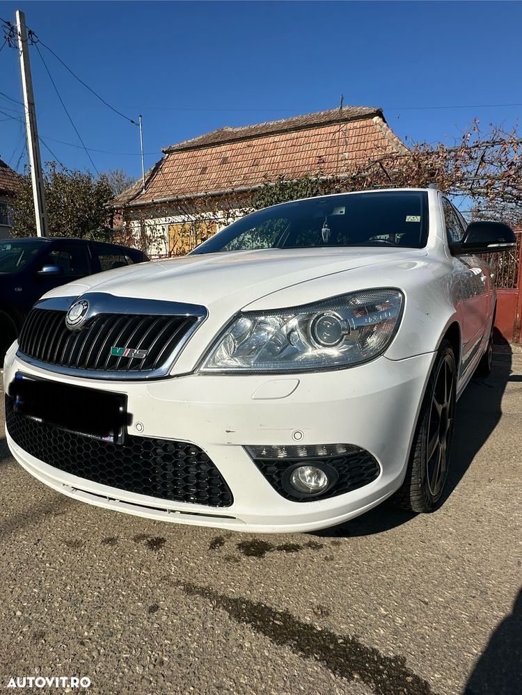 Skoda Octavia Combi 2.0 TDI RS DSG - 2
