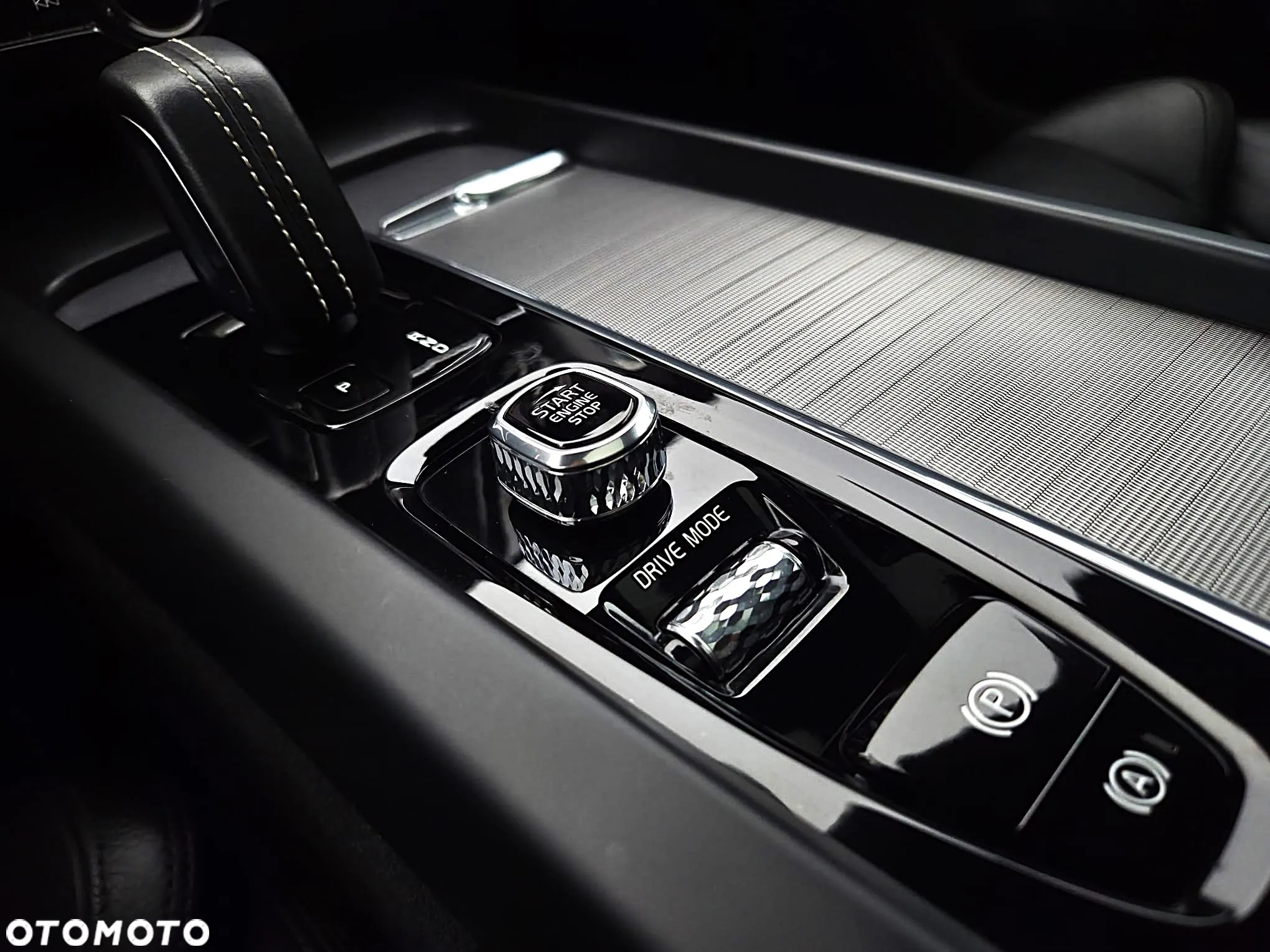 Volvo XC 60 T8 Twin Engine AWD Geartronic RDesign - 25