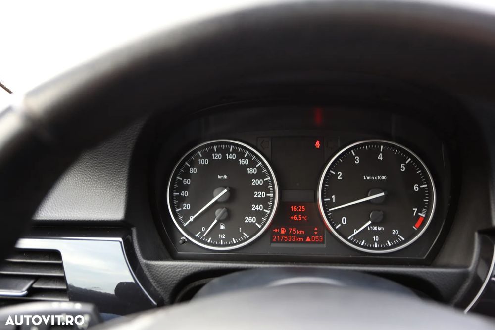 BMW Seria 3 320i Edition Exclusive - 14