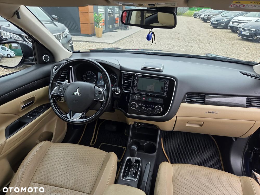 Mitsubishi Outlander 2.0 Instyle Navi 4WD CVT - 23
