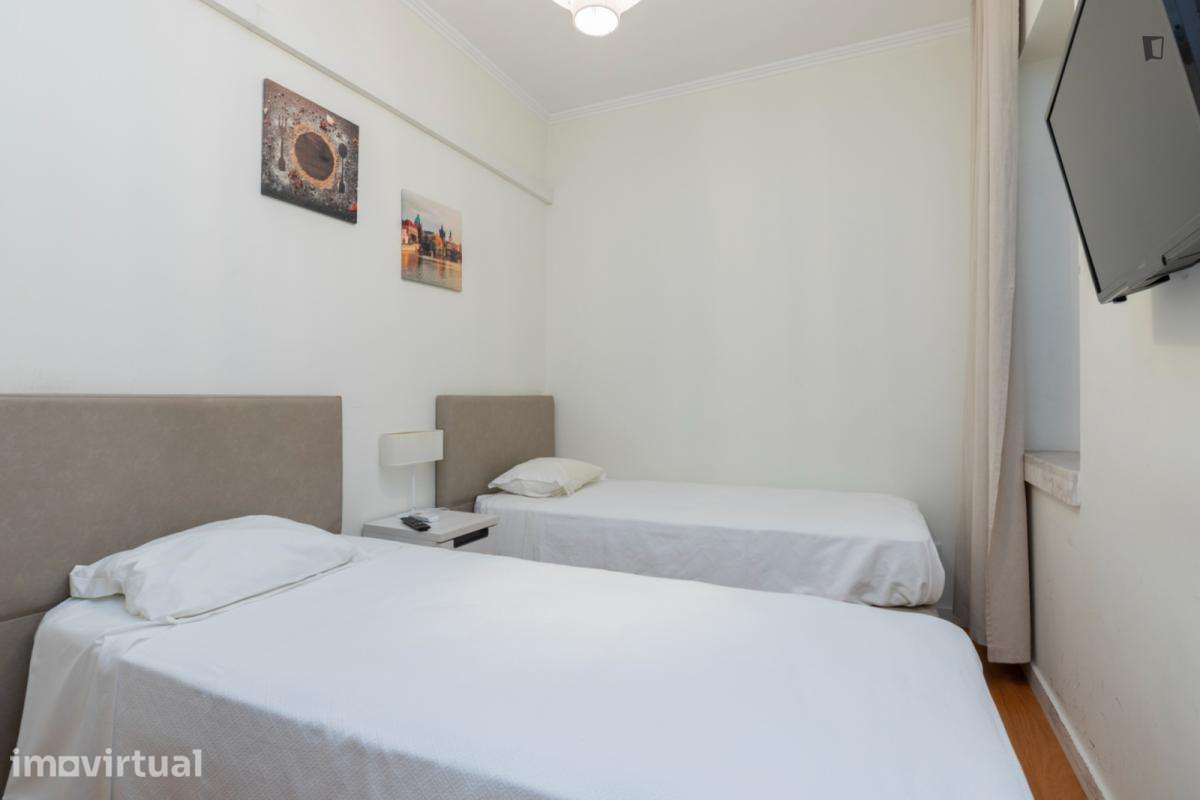 Quarto - localizado em Intendente Lisbon - Grande imagem: 4/19