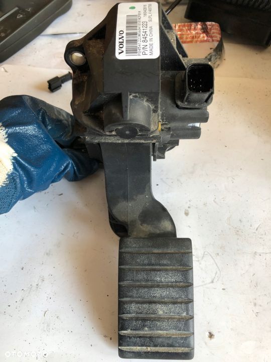 POTENCJOMETR GAZU VOLVO FH4 2016r 84541223 - 1