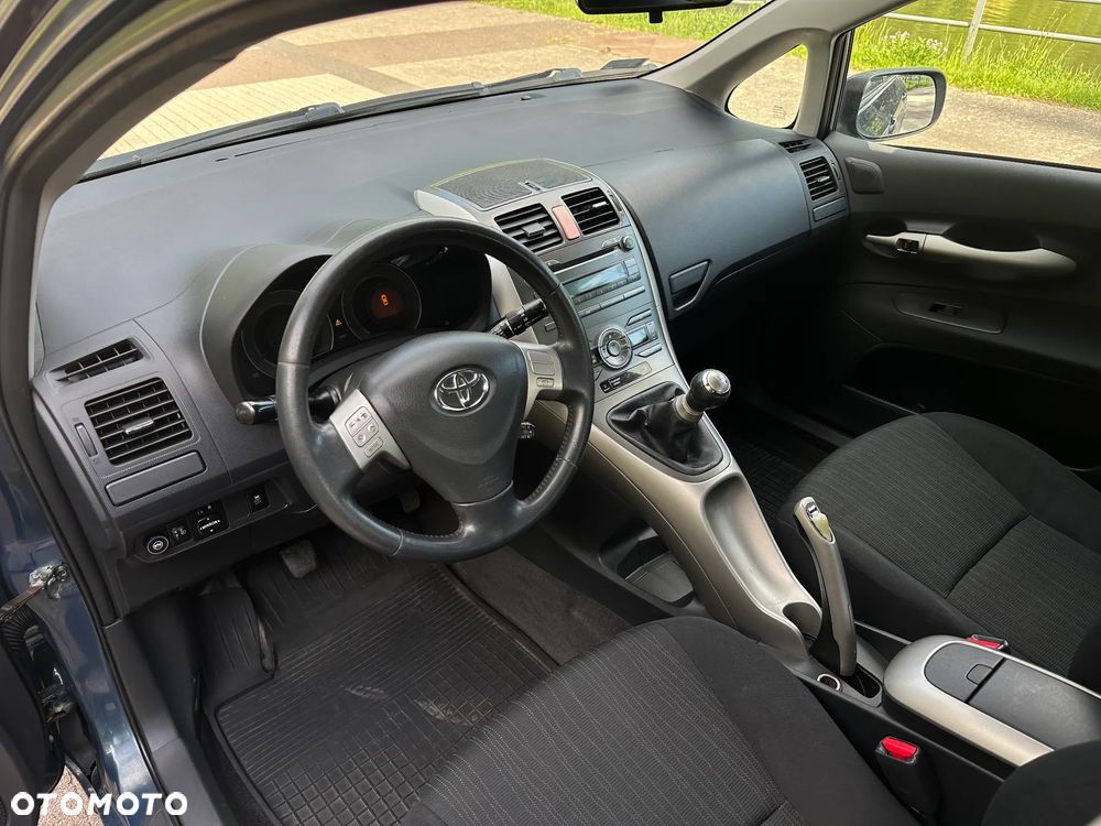 Toyota Auris 1.6 VVT-i Executive - 11