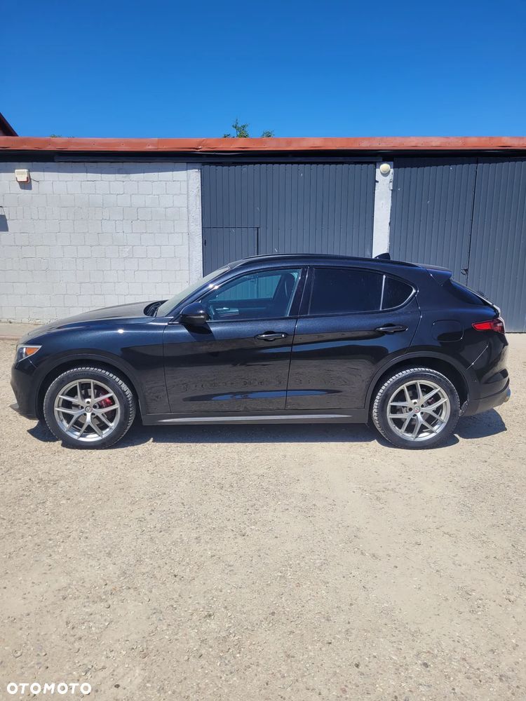 Alfa Romeo Stelvio 2.0 Turbo 16V AT8-Q4 Veloce Ti - 2