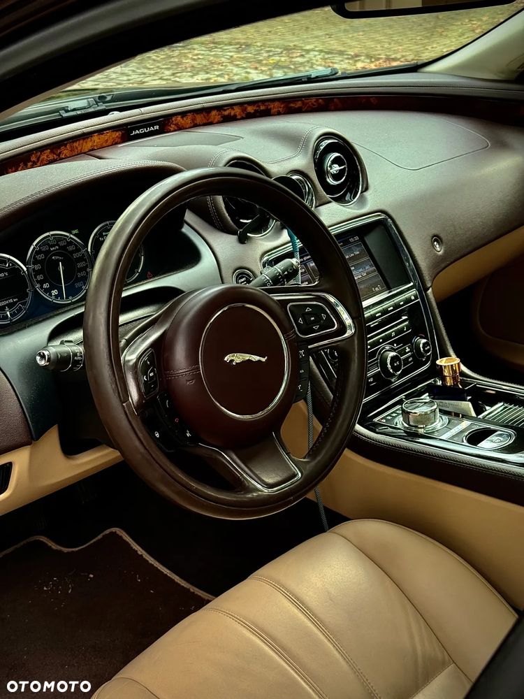Jaguar XJ 3.0 T LWB Premium Luxury - 6
