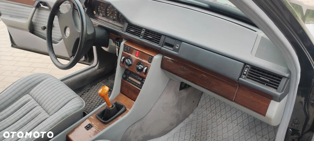 Mercedes-Benz W124 (1984-1993) - 19
