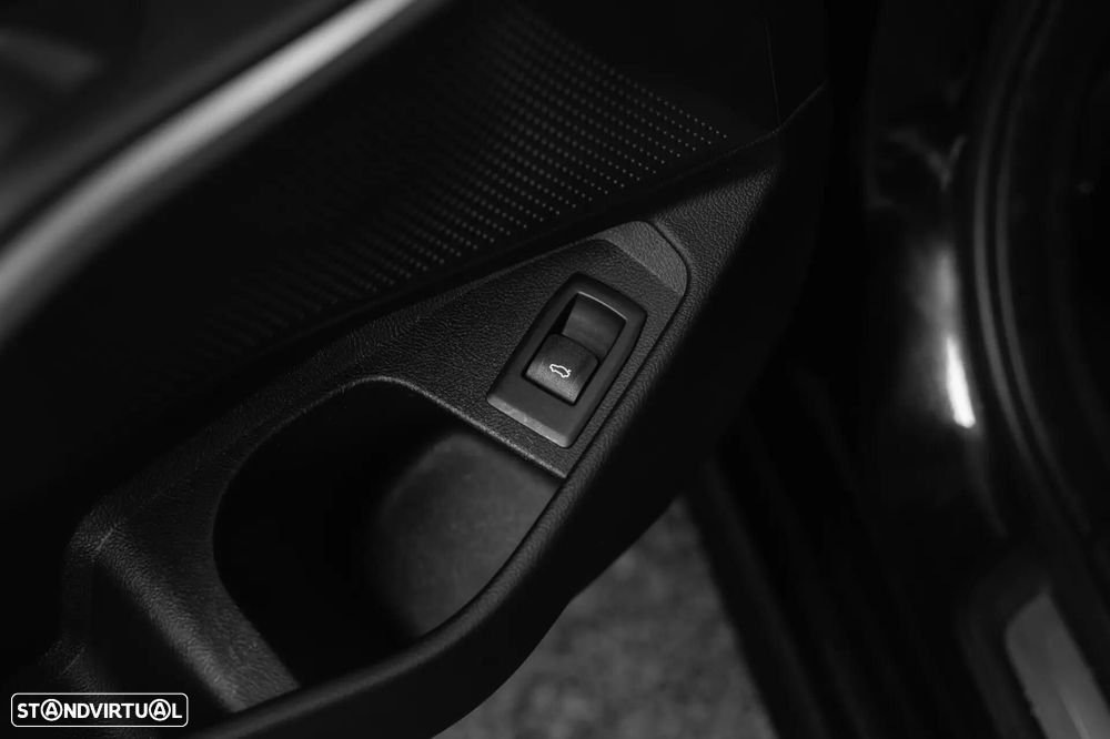 BMW 318 d Aut. Sport Line - 31