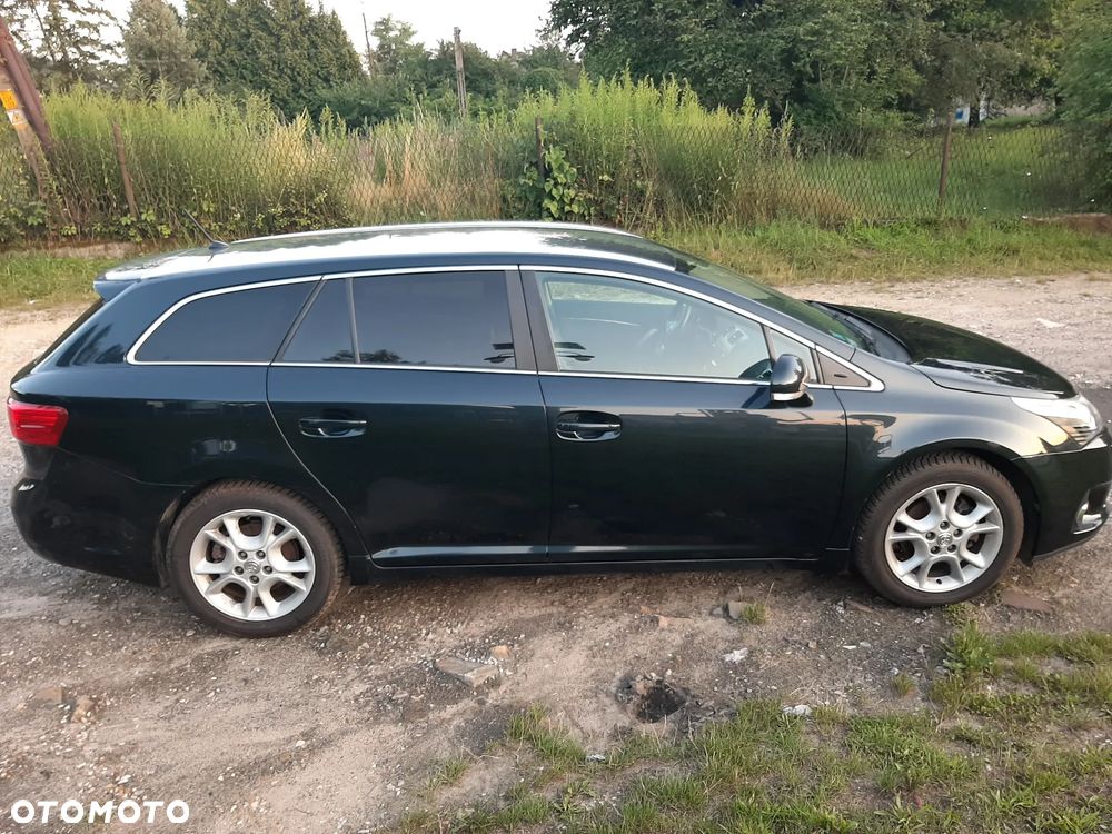 Toyota Avensis 1.8 Premium MS - 9