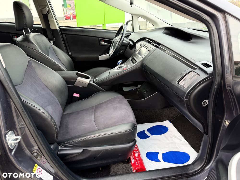 Toyota Prius 1.8 HSD Premium - 16