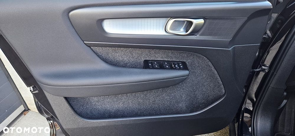 Volvo XC 40 T3 Geartronic Momentum Pro - 13