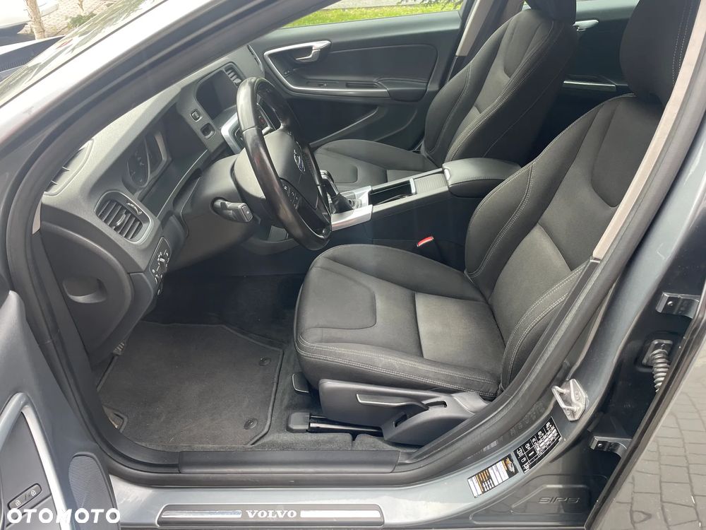 Volvo V60 D3 Momentum - 12