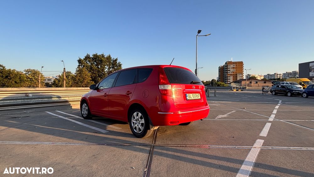 Hyundai i30 1.6 CRDi CLASSIC - 4