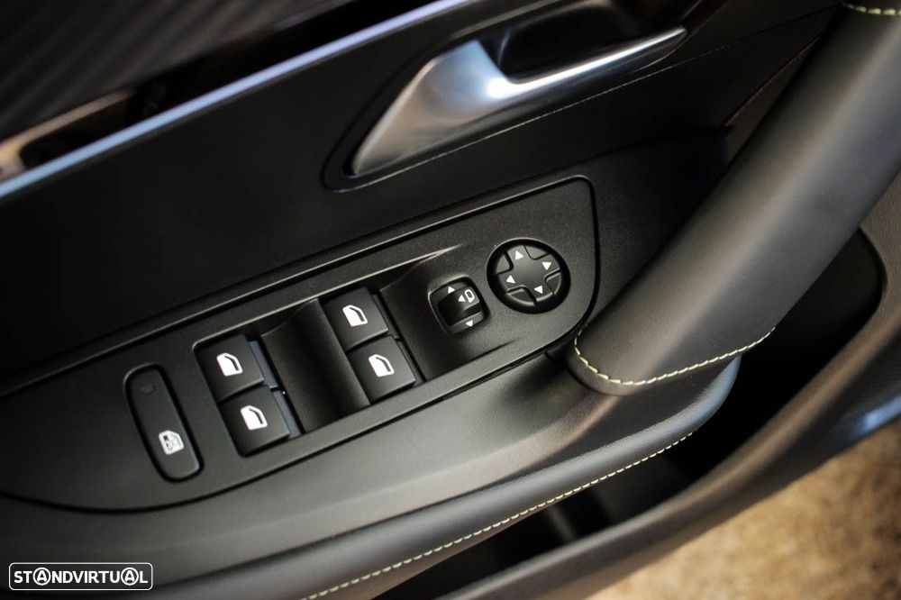 Peugeot e-2008 50 kWh GT - 10