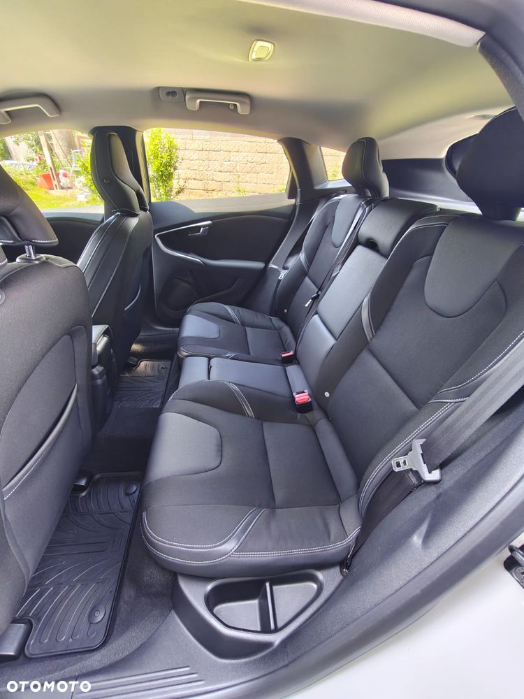 Volvo V40 D2 R-Design Summum - 16