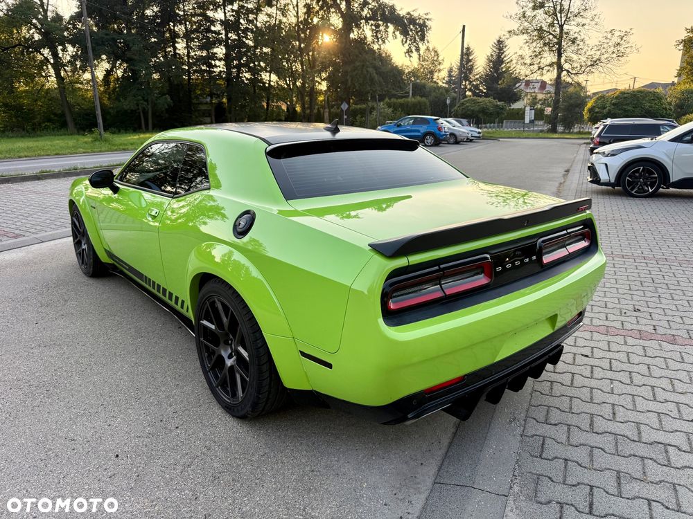Dodge Challenger - 4