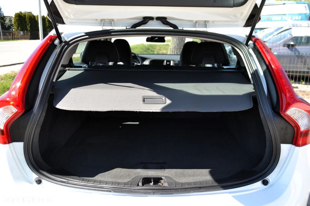 Volvo V60 DRIVe Momentum - 12