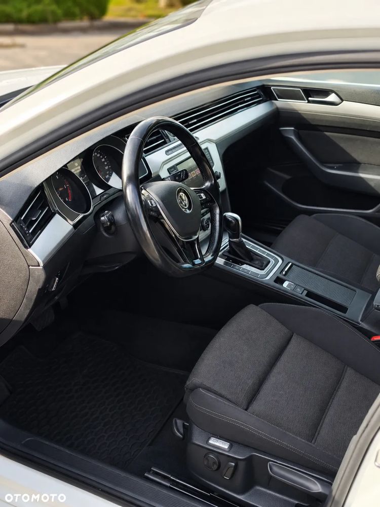 Volkswagen Passat 2.0 TDI SCR DSG Comfortline - 15