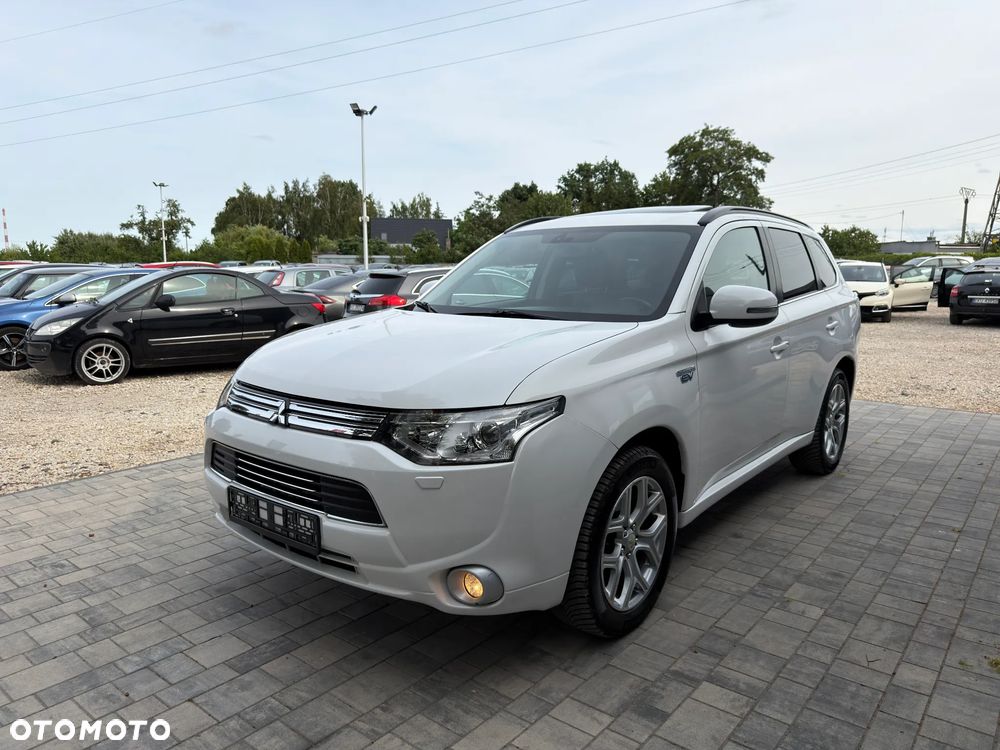 Mitsubishi Outlander Instyle NAVI + - 17