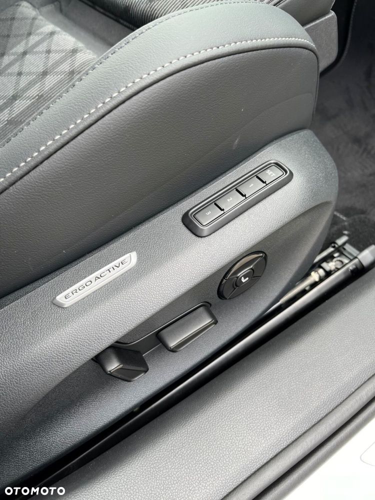 Volkswagen Passat Variant 2.0 TDI SCR R-Line Plus DSG - 11