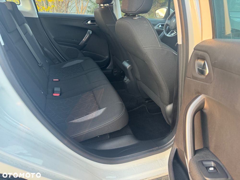 Peugeot 2008 PureTech 82 Urban Move - 8