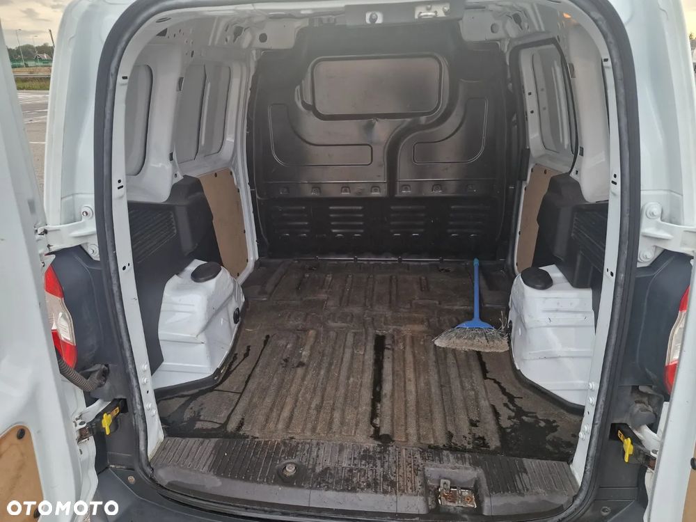 Ford Courier - 10
