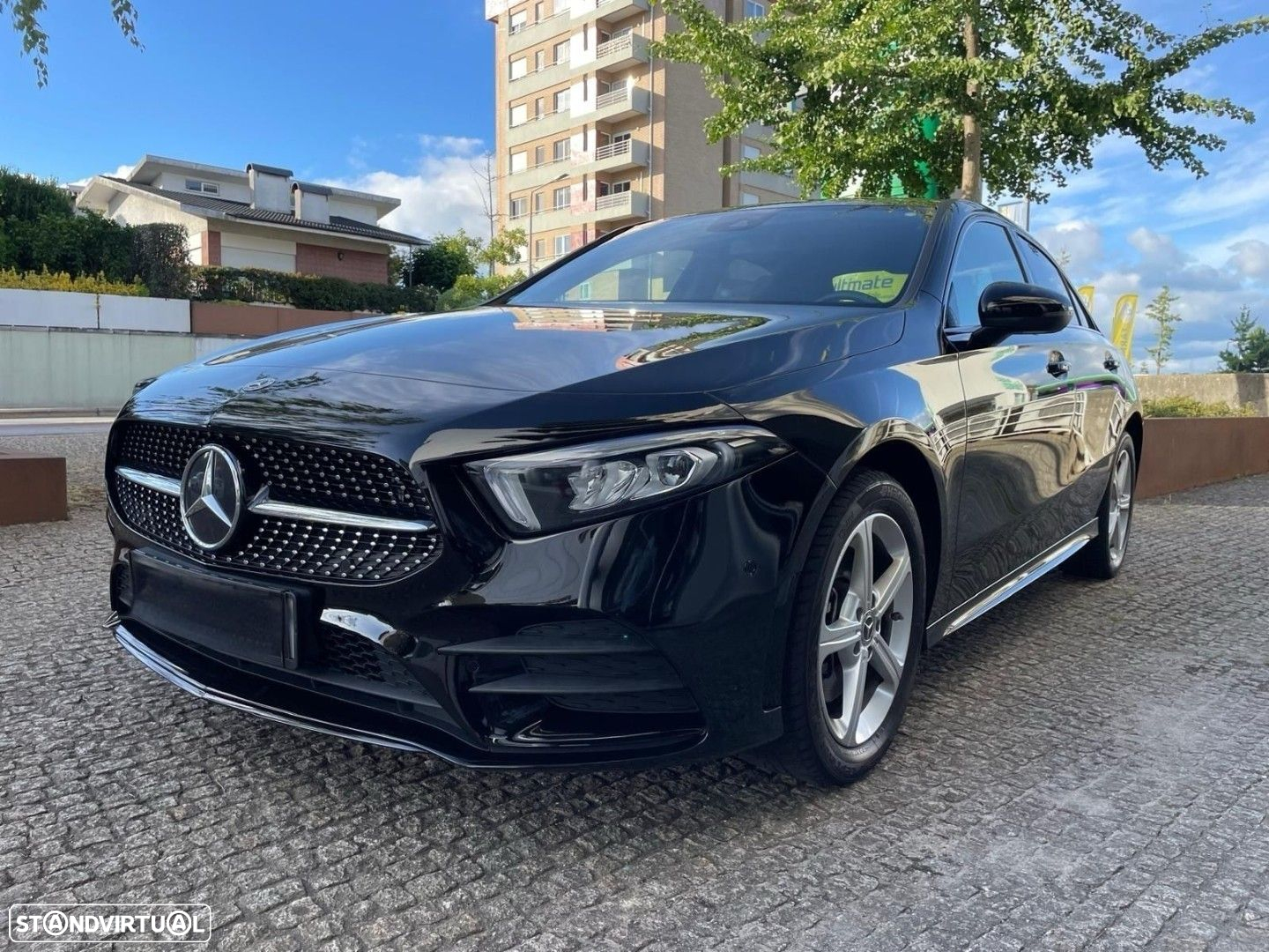 Mercedes-Benz A 250 Limousine e AMG Line - 2