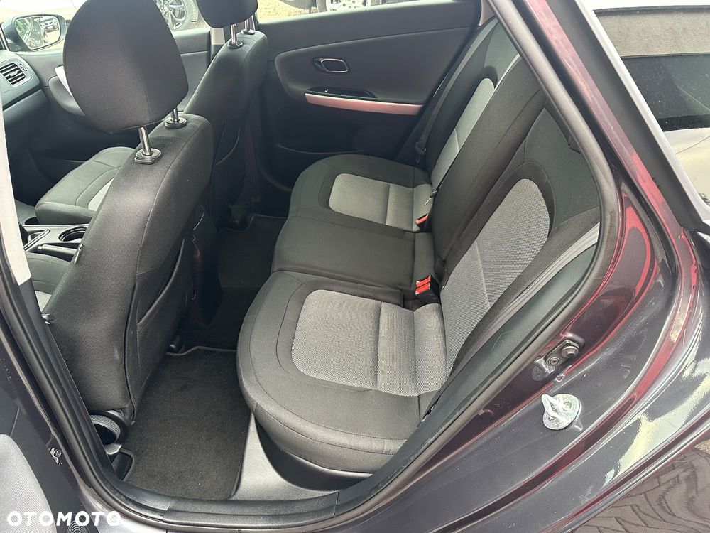 Kia Ceed 1.6 GDI Dream Team Edition - 13