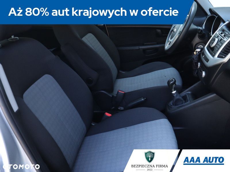 Kia Venga - 11