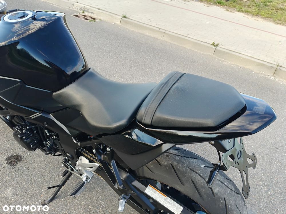 Suzuki GSR - 11