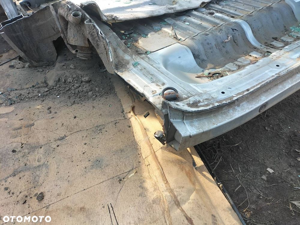 WANNA BAGAŻNIKA PAS TYLNY TOYOTA RAV4 II LIFT 1D4 5D - 5