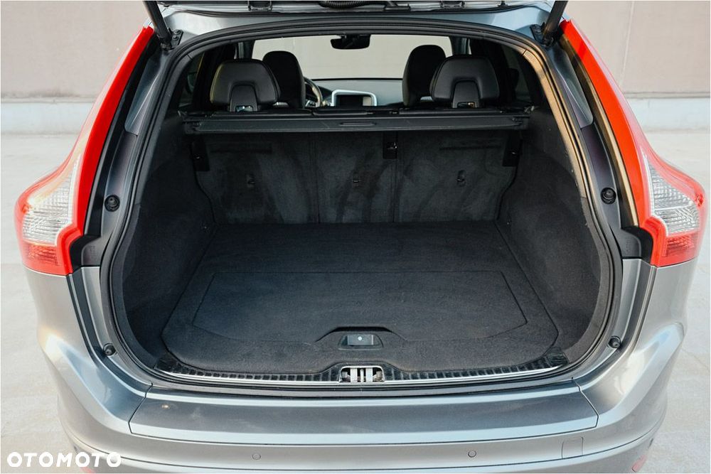 Volvo XC 60 D4 Drive-E R-Design Momentum - 32