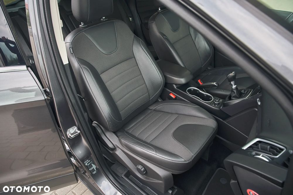 Ford Kuga 1.6 EcoBoost 2x4 Titanium - 23