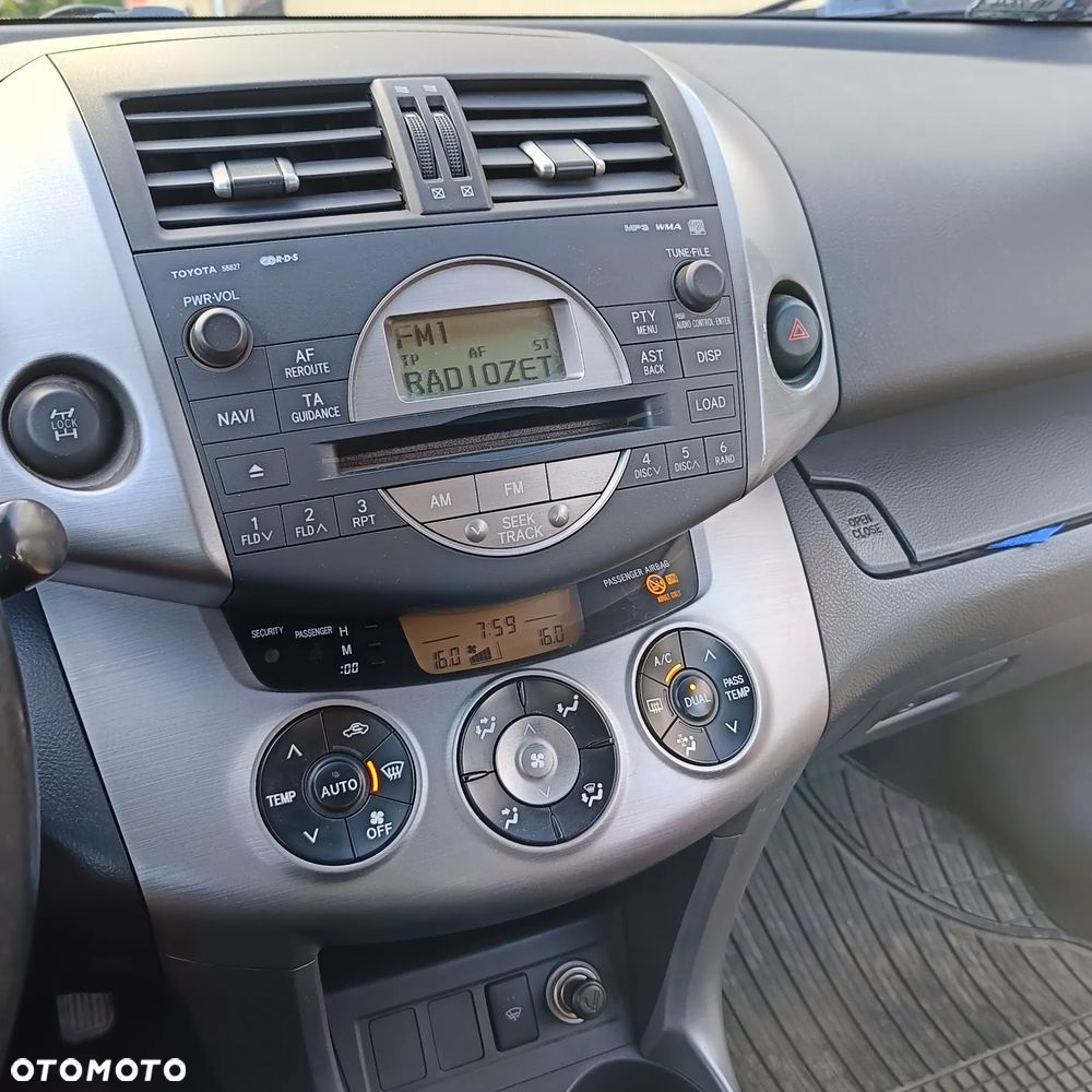 Toyota RAV4 2.2 D-4D Premium - 5
