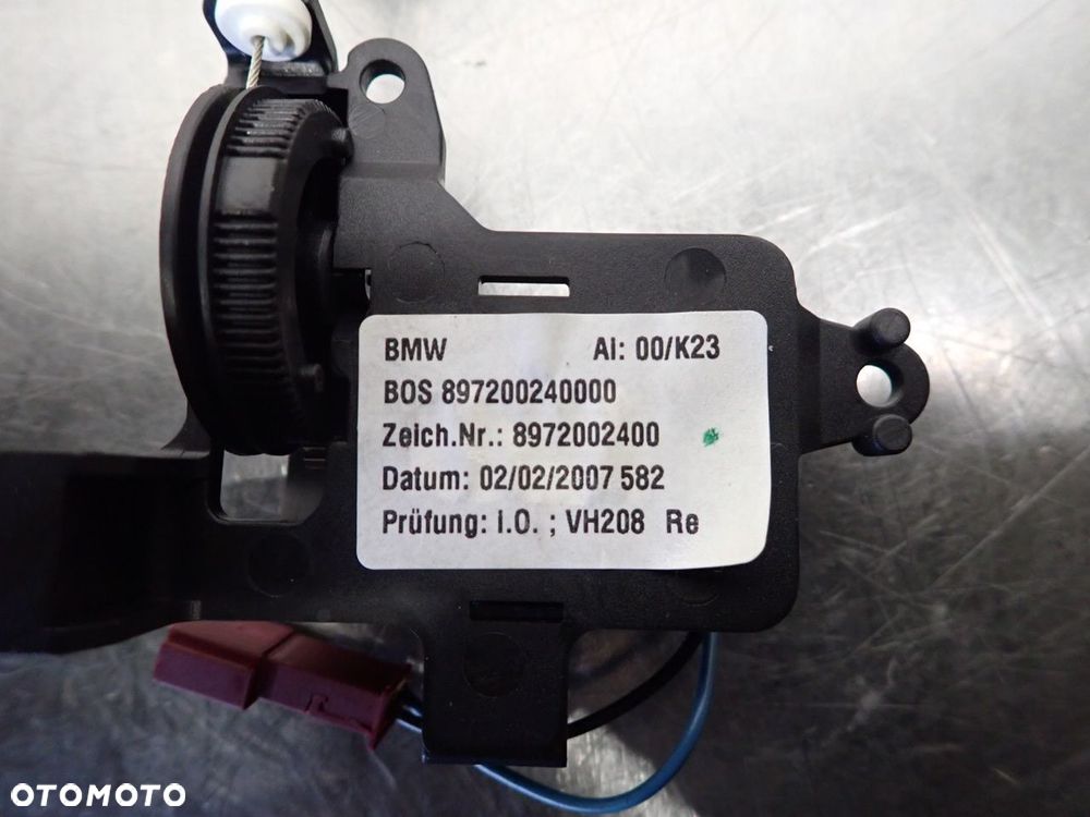 UCHWYT MOCOWANIE ROLETY PRAWY BMW E91  897200240000 - 3