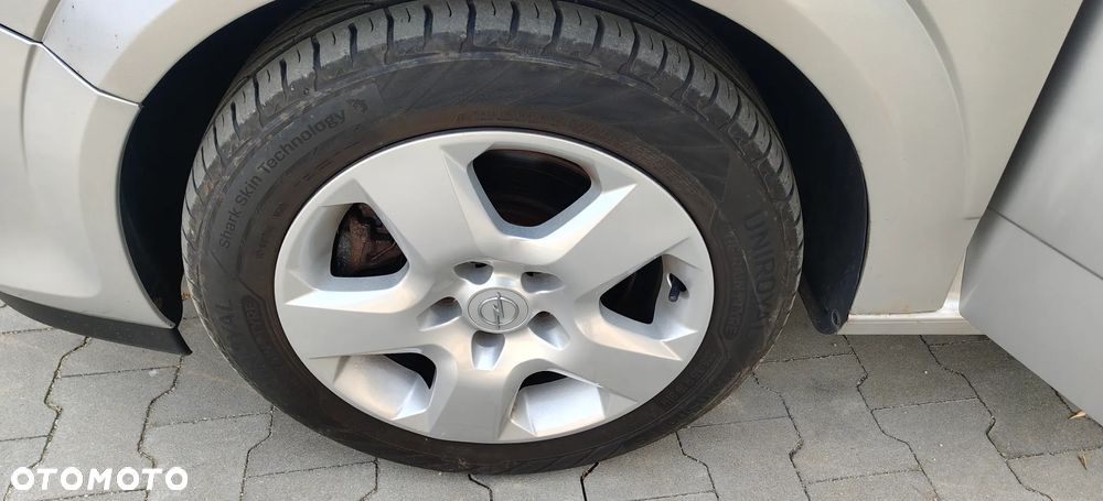 Opel Astra 1.9 CDTI Cosmo - 11