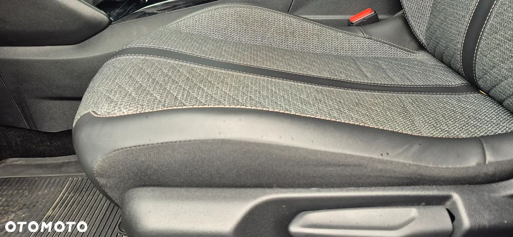 Peugeot 2008 PureTech 130 Allure S&S EAT8 - 11