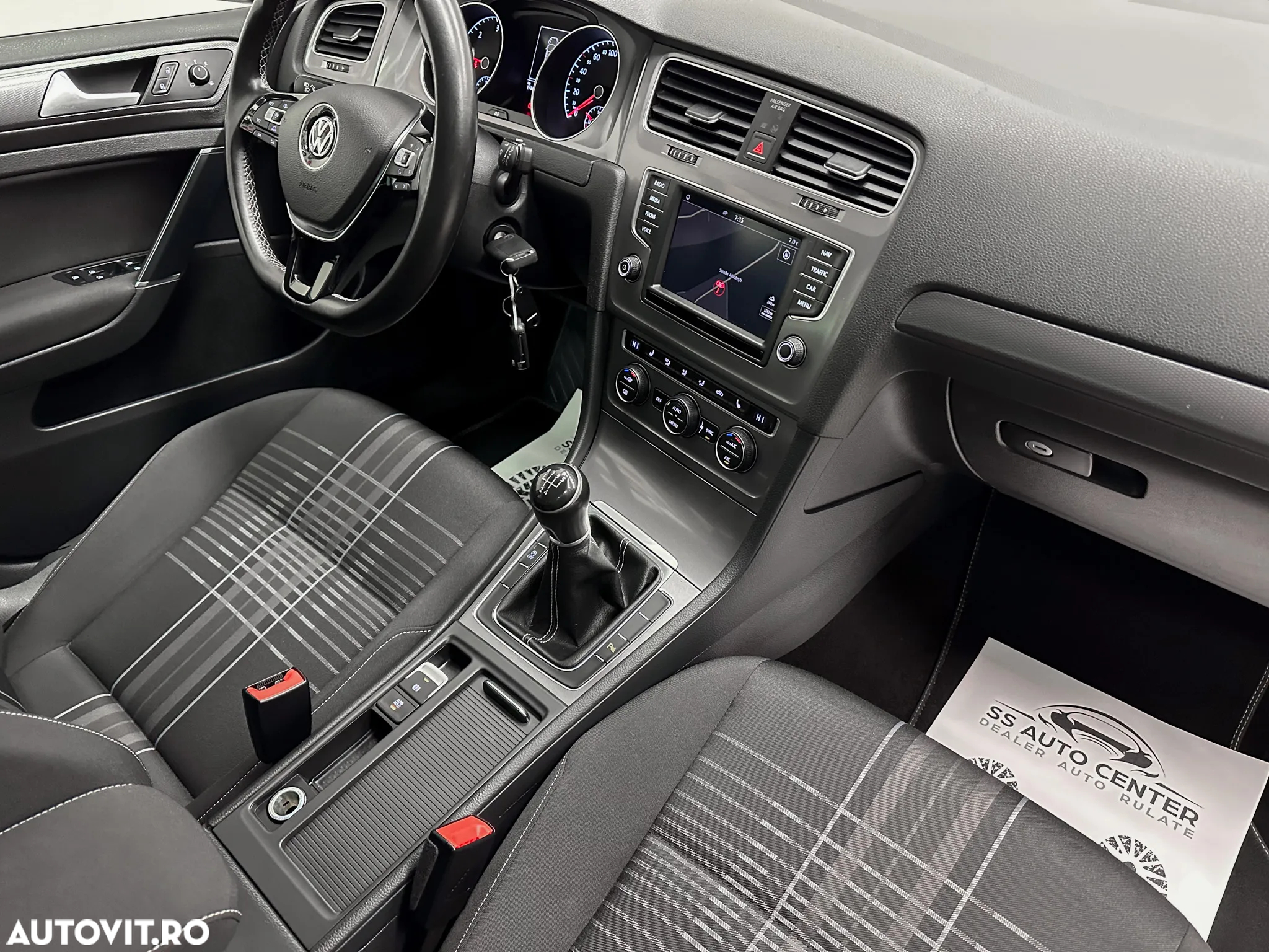 Volkswagen Golf 1.6 TDI BlueMotion Technology Lounge - 16