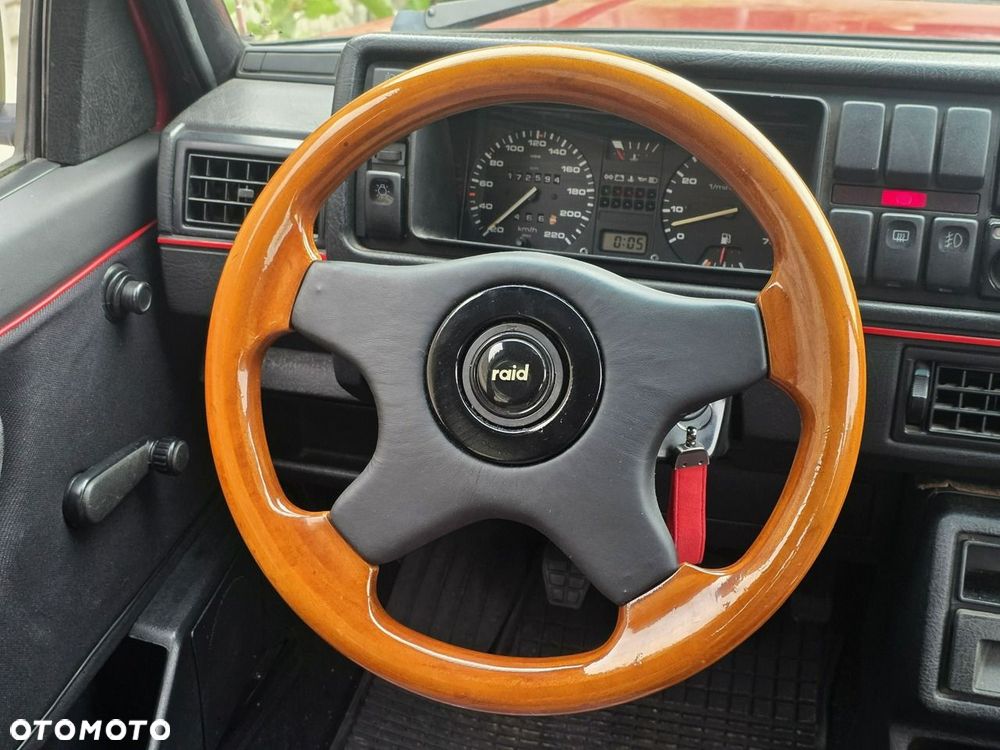 Volkswagen Jetta 1.3 GL - 17