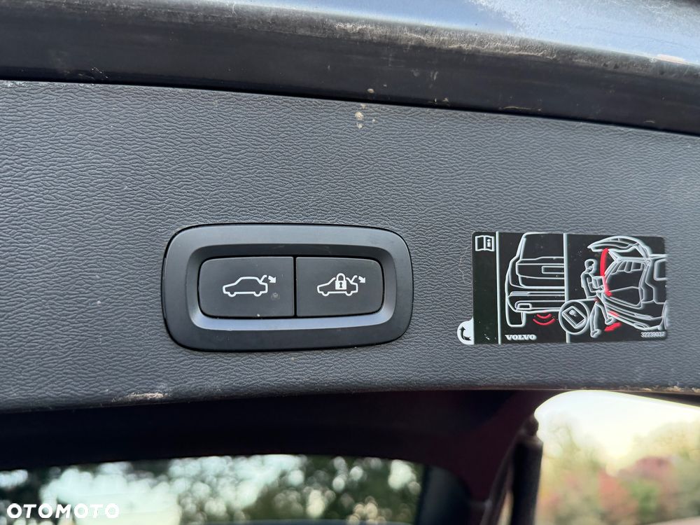 Volvo XC 40 D4 AWD Inscription - 24
