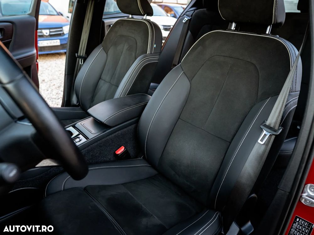Volvo XC 40 B4 AT8 AWD Mild Hybrid R-Design - 24