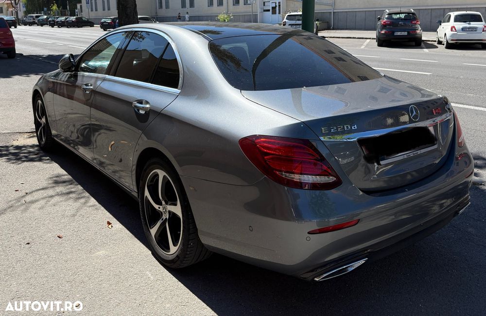 Mercedes-Benz E 220 d 4Matic 9G-TRONIC Avantgarde - 4