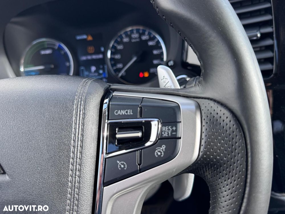 Mitsubishi Outlander - 35