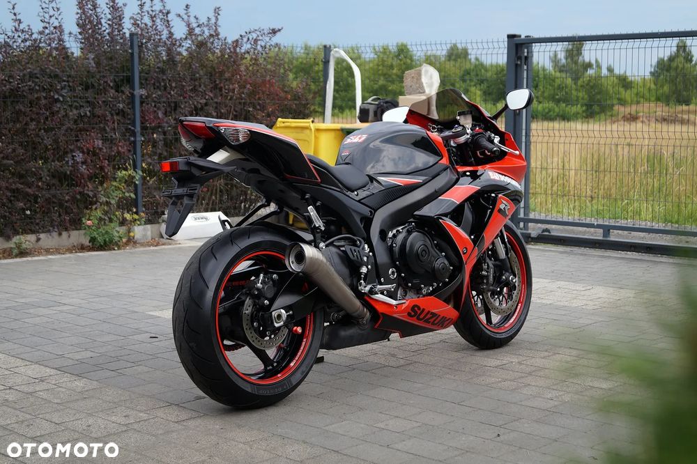 Suzuki GSX-R - 10
