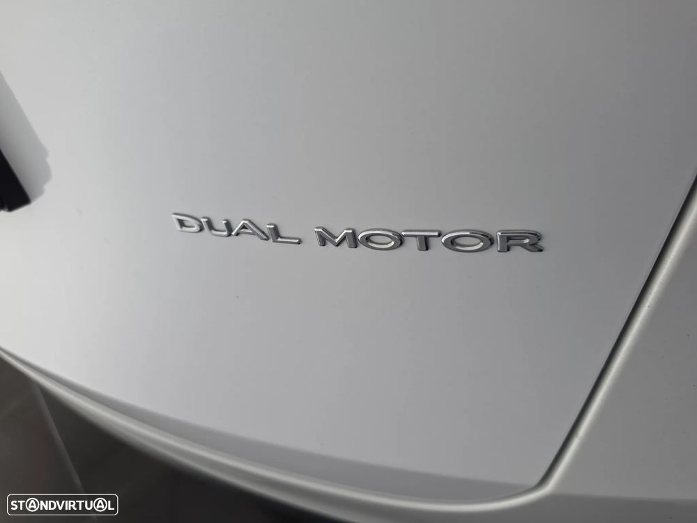 Tesla Model Y Long Range Dual Motor AWD - 8