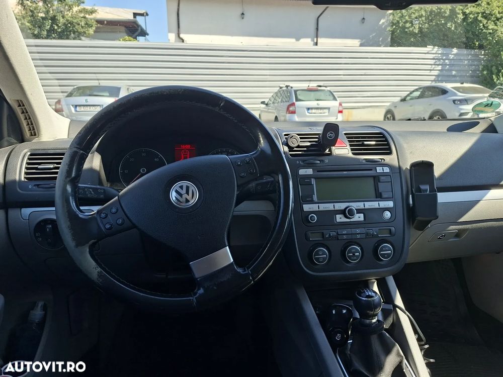 Volkswagen Golf - 5