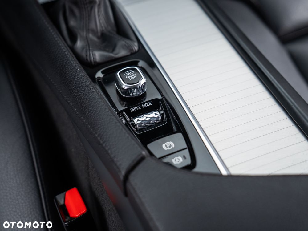 Volvo XC 90 B5 D AWD Geartronic Momentum Pro - 36