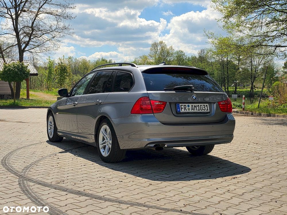 BMW Seria 3 318d - 15