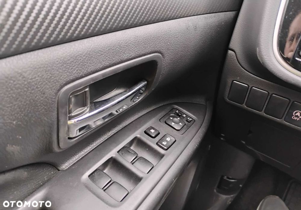 Mitsubishi Outlander - 11