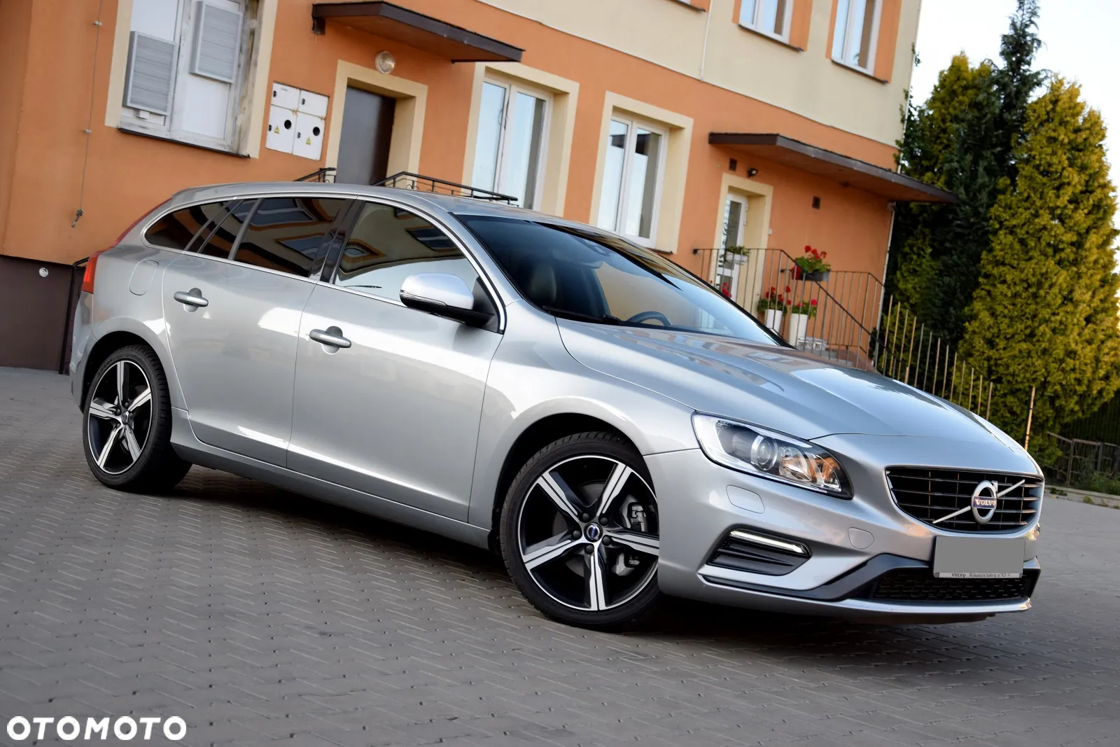 Volvo V60 D5 AWD R-Design Summum - 3