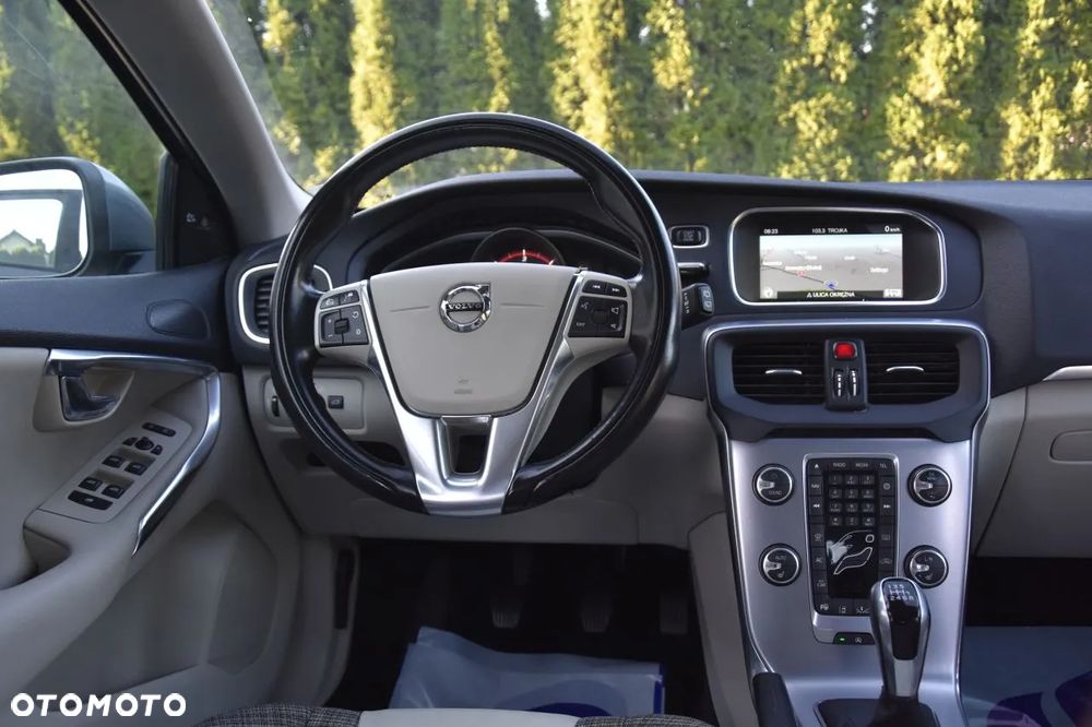 Volvo V40 D2 Drive-E Momentum - 10